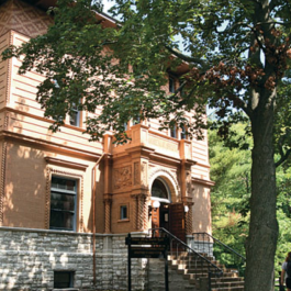Annie May Swift Hall building