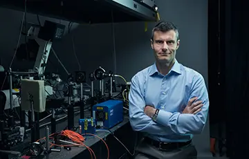 Vadim Backman in dimly lit lab