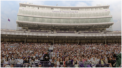 photos of the stands of families