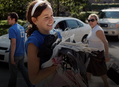 Parents helping to move a student into the dorms.