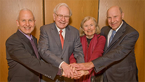 Alumna Roberta Buffett Elliott and her brother, Warren Buffett, at a campus-wide celebration. Photo by Bruce Powell. 