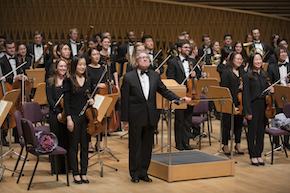 Victor Yampolsky conducting in fron of his orchestra