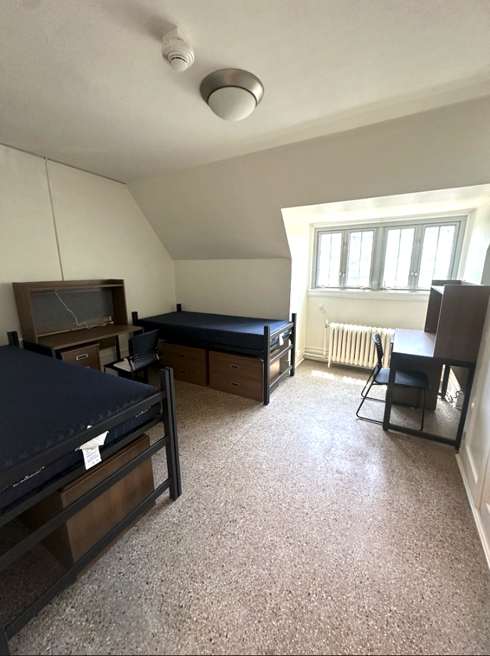 717 University Place - Double Room