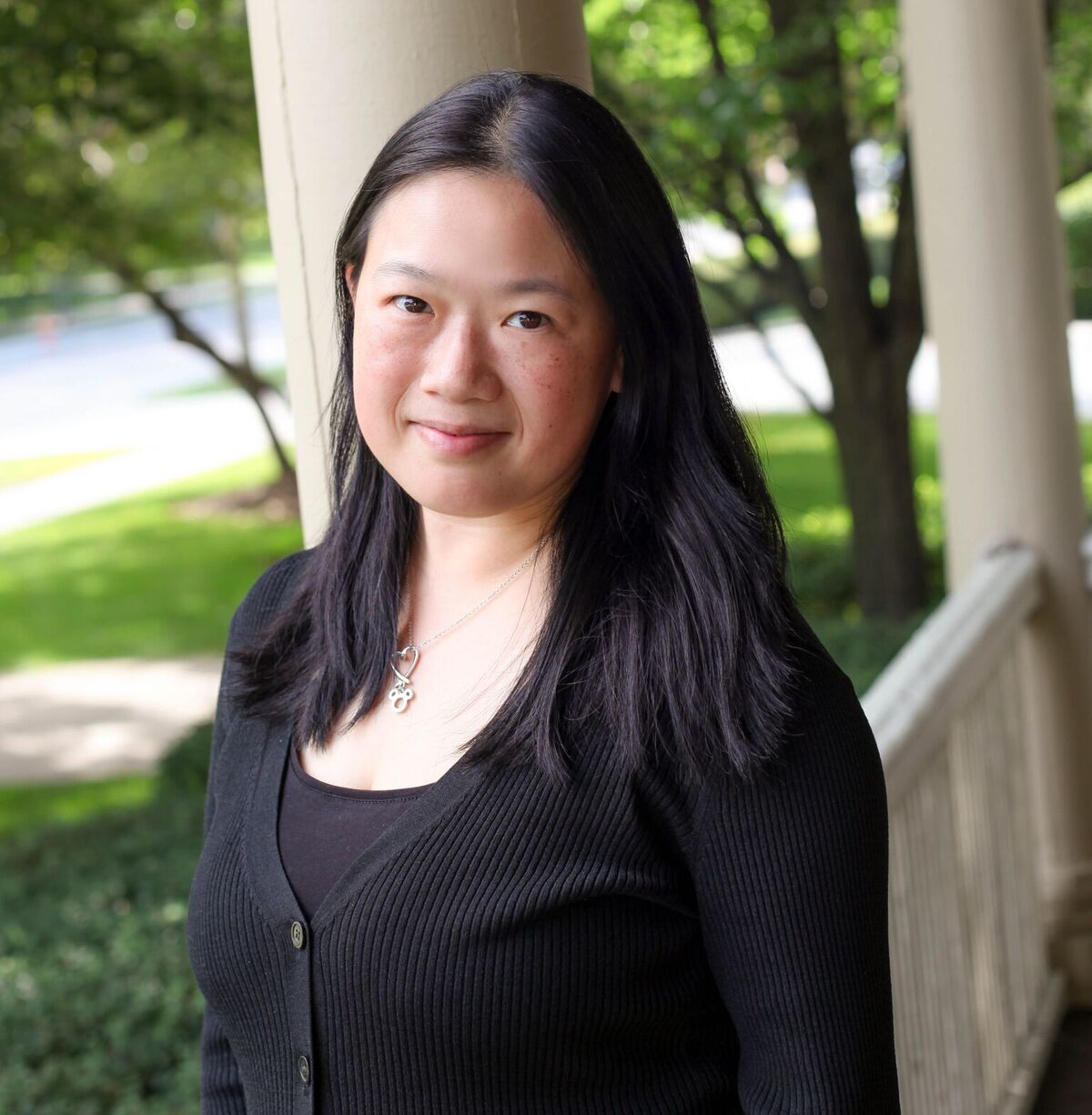 Linda Luk | Administrative Assistant