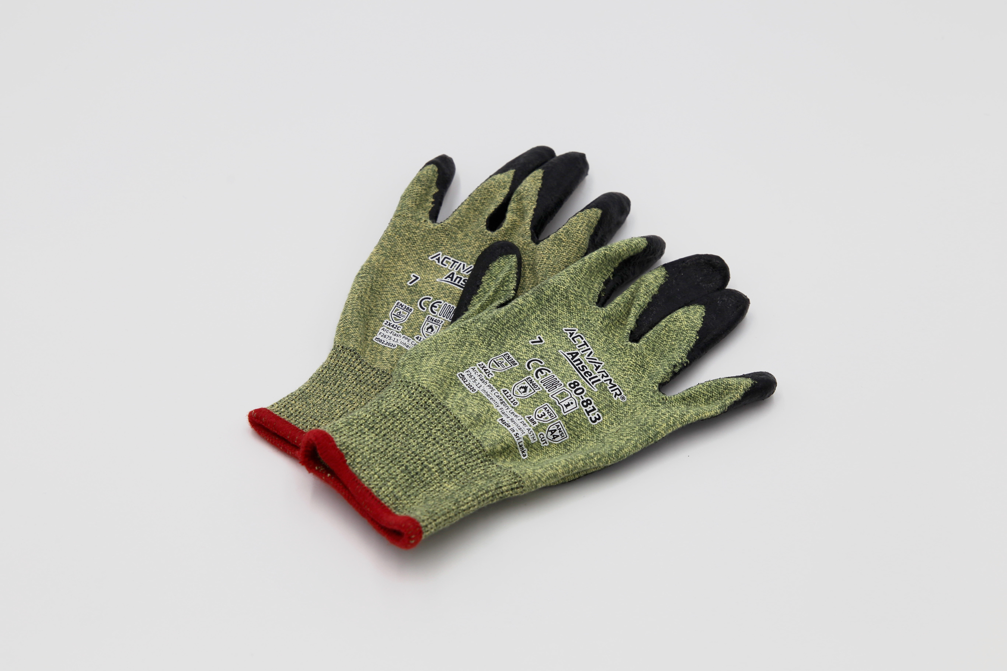 Green cut-resistant gloves
