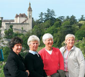 Travelers Donna Streibach, Rahr, Yale and Louise Backus Lonsbury (WCAS57) enjoy a Dordogne afternoon.