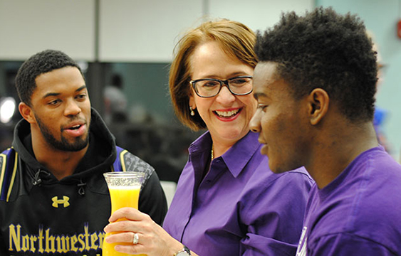 Patricia at breakfast with students