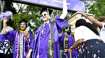 grads under arch