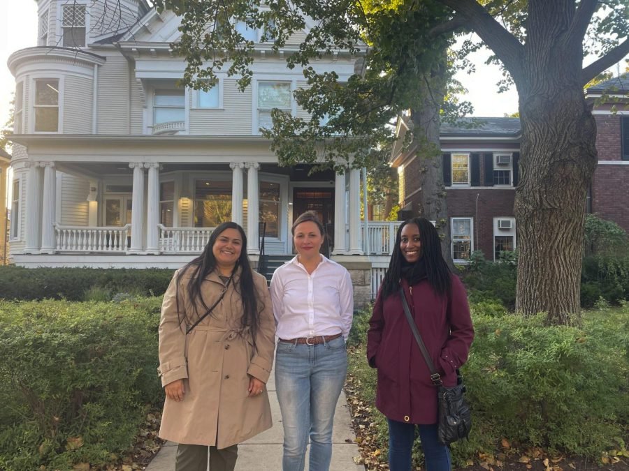 jasmine gurneau, sarah brown, and charla wilson in front of the Black house